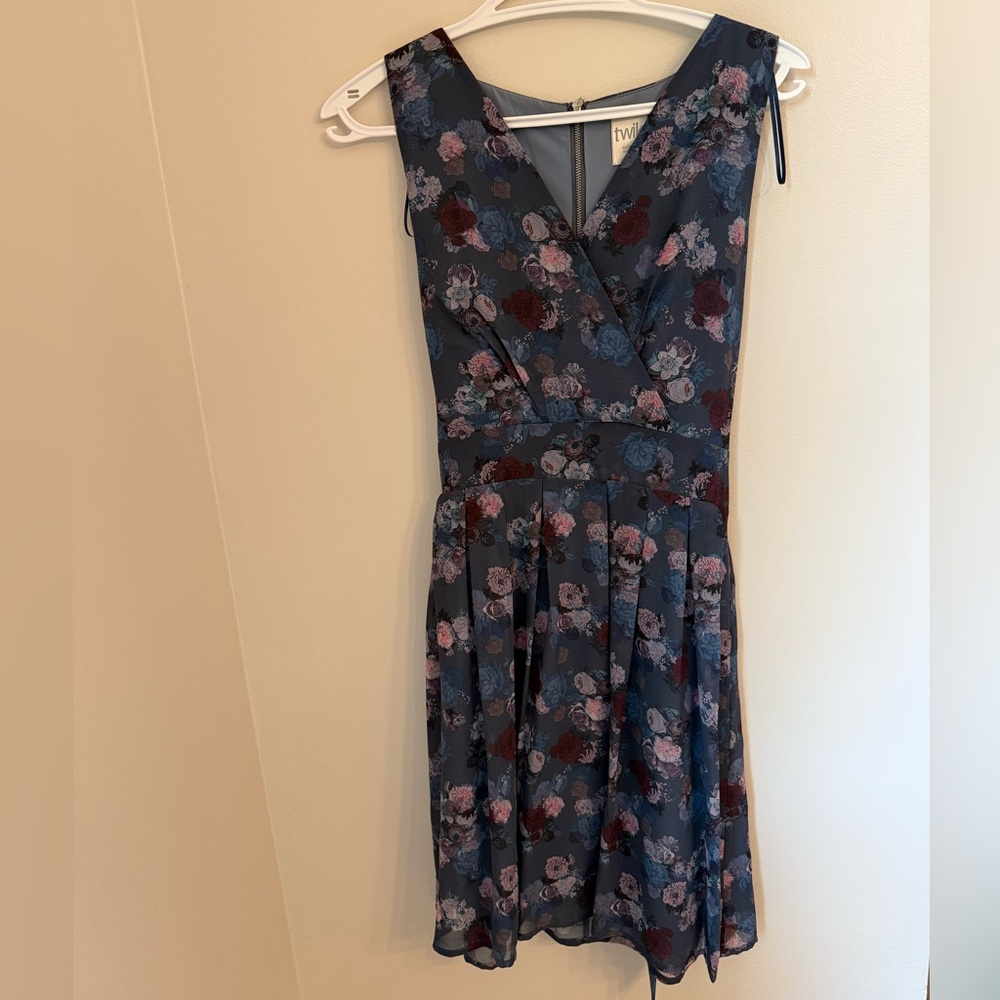 Twik Blue Floral Sleeveless V-Neck Dress w/ Zip-Up Back - Size M